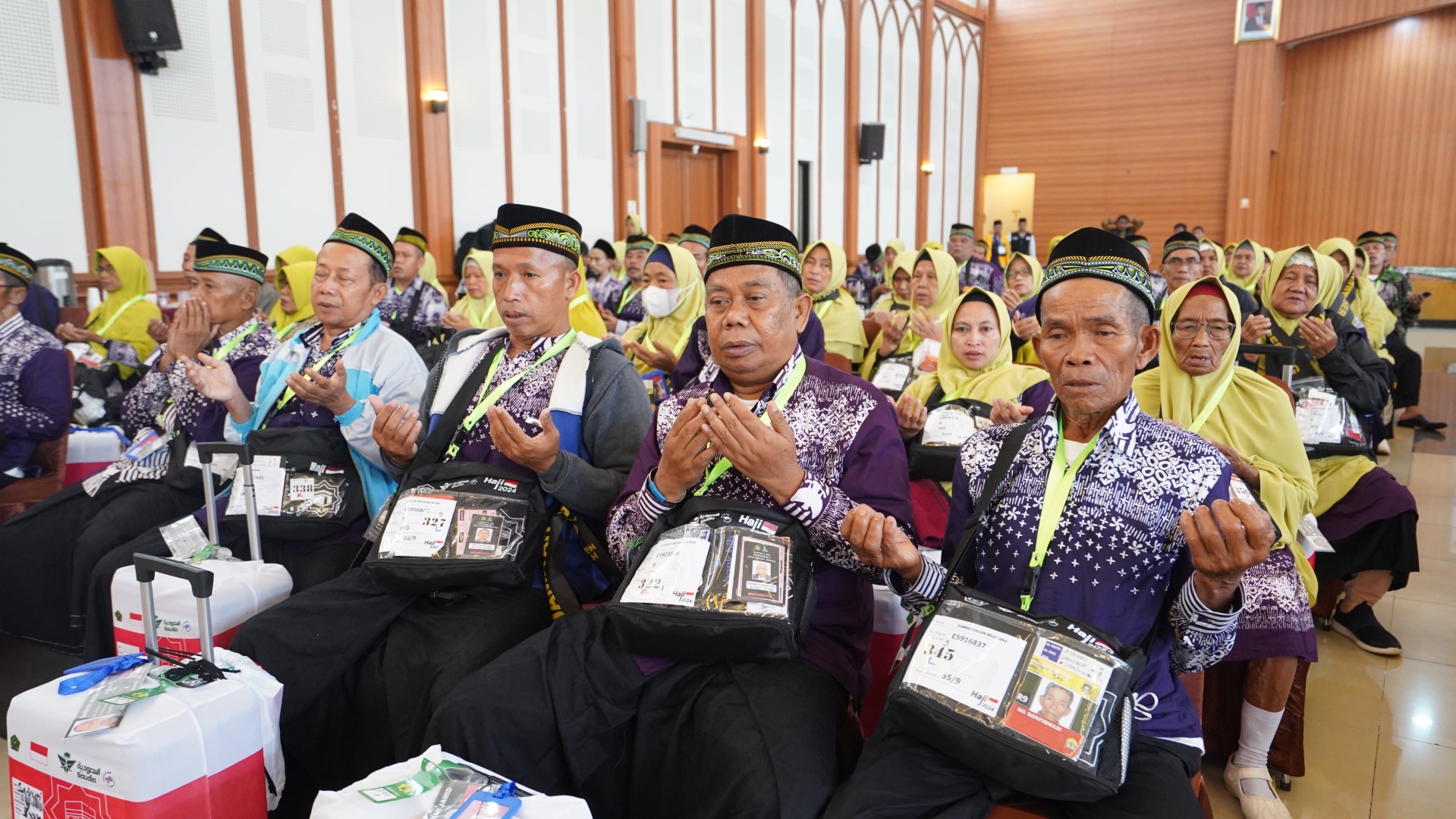 Jemaah Haji Indonesia 2.JPG