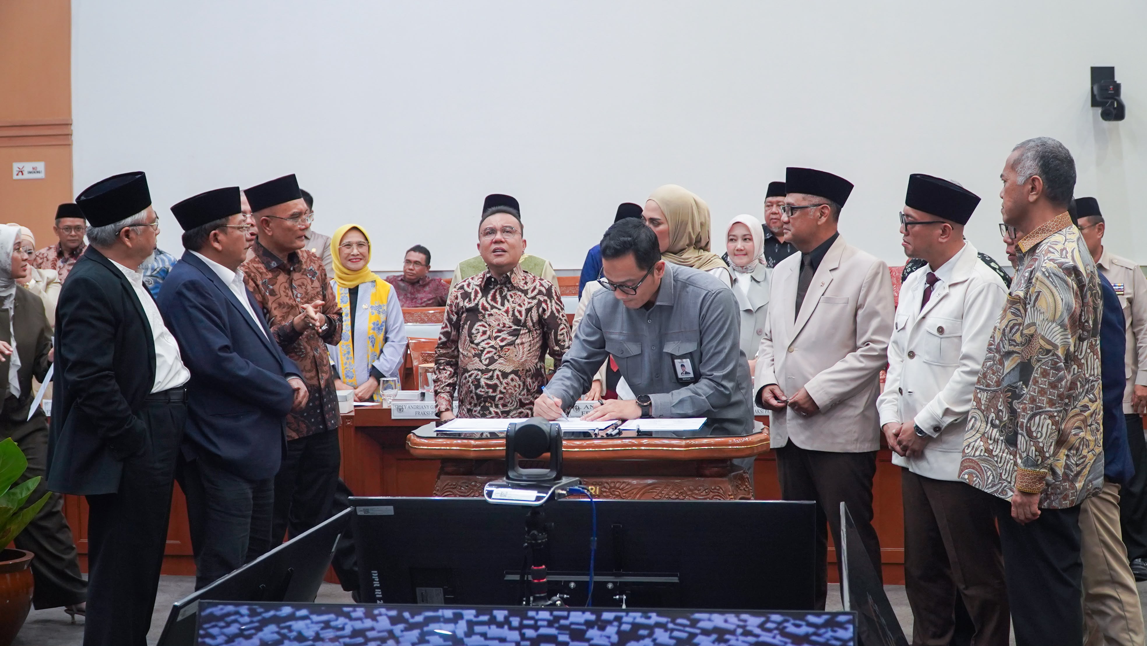 DPR RI bersama Kementerian Haji dan Umrah resmi menetapkan Biaya Perjalanan Ibadah Haji 2027