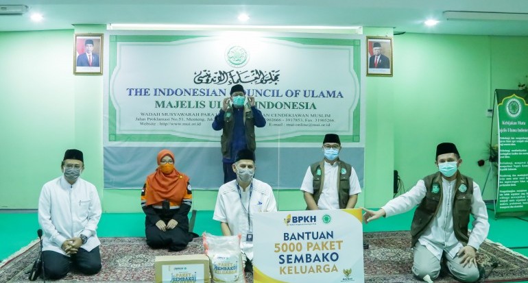 Terdampak COVID-19, BPKH Sumbang Sembako dan Salurkan BLT Untuk  Da'i dan Ustadz Melalui MUI