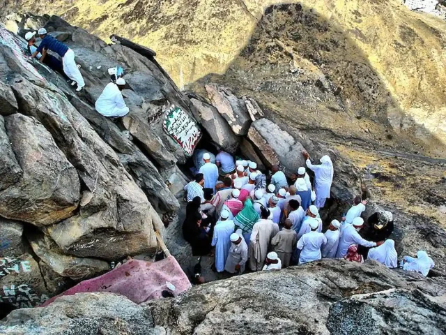 sejarah gua hira